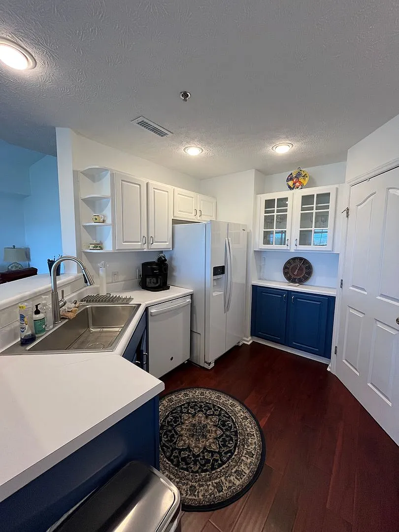Welcome to our stunning 3-bedroom, 2-bathroom condo located in the beautiful city of Wilmington, NC. — Photo 2