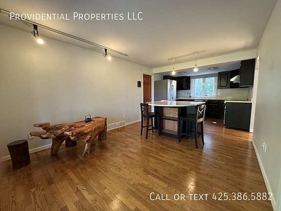 5th image of 3047 W Lake Sammamish Pkwy NE