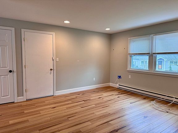 3rd image of 22 Beacon Ave APT 3