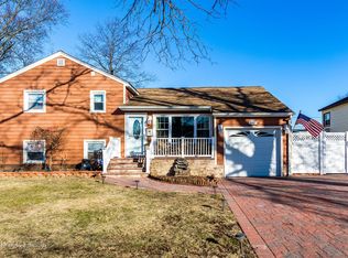 3543 Manhasset St, Seaford, NY 11783