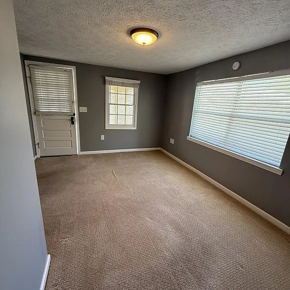 335 Massalina Dr — Photo 5