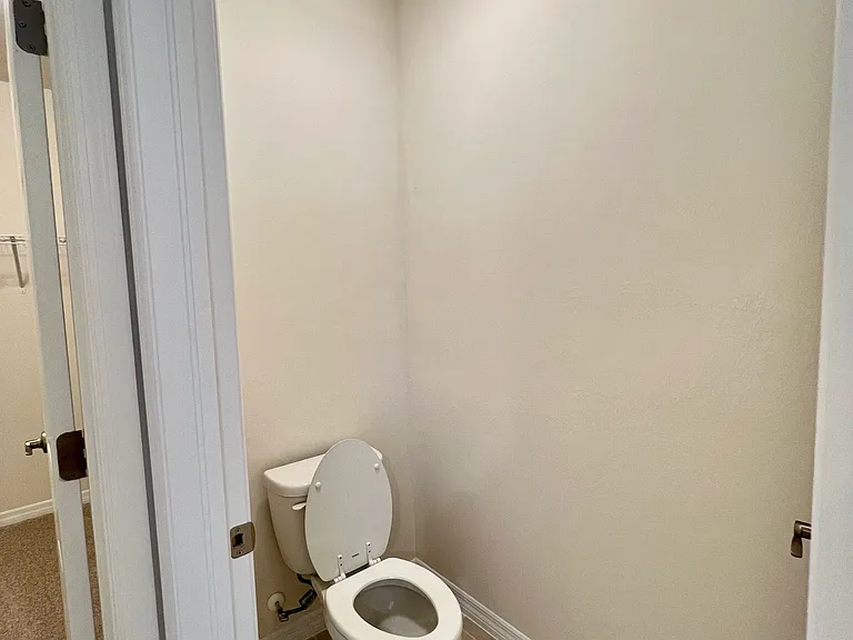 2518 NE 6th Pl — Photo 17