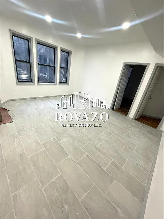 3 bed, $2,100 — Photo 3