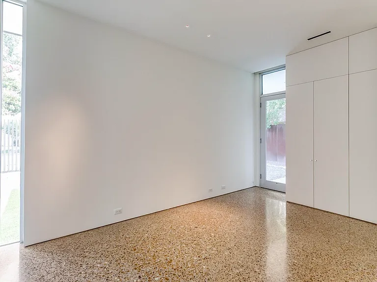 6035 Prospect Ave — Photo 9