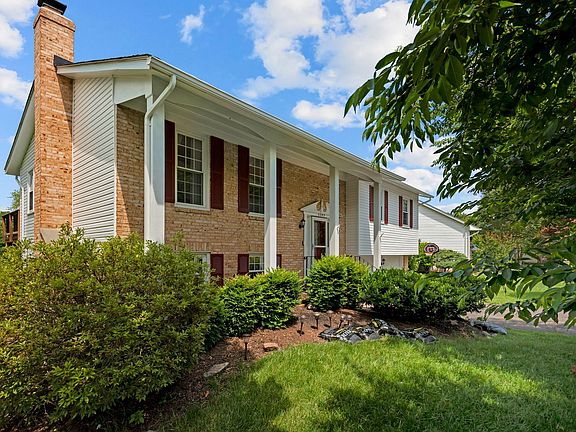 3rd image of 3285 Kinross Cir