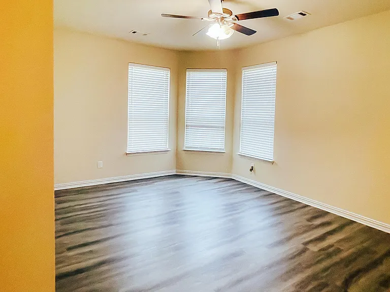 352 Emerald Creek Dr — Photo 6