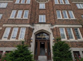 180 Augusta St #1A, Ottawa, ON K1N 8C1