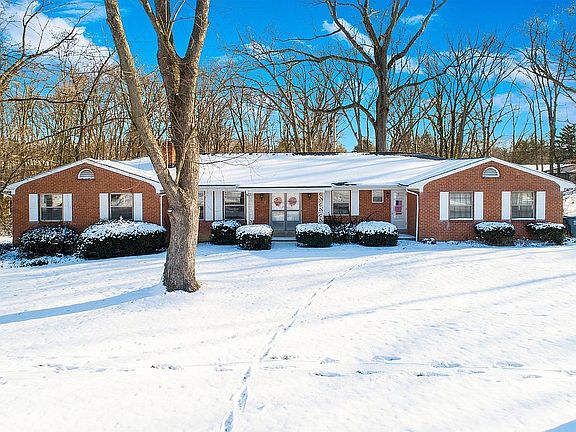 2nd image of 3824 Hillview Dr
