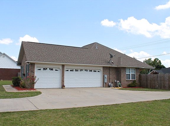 2nd image of 220 Trailwood Dr
