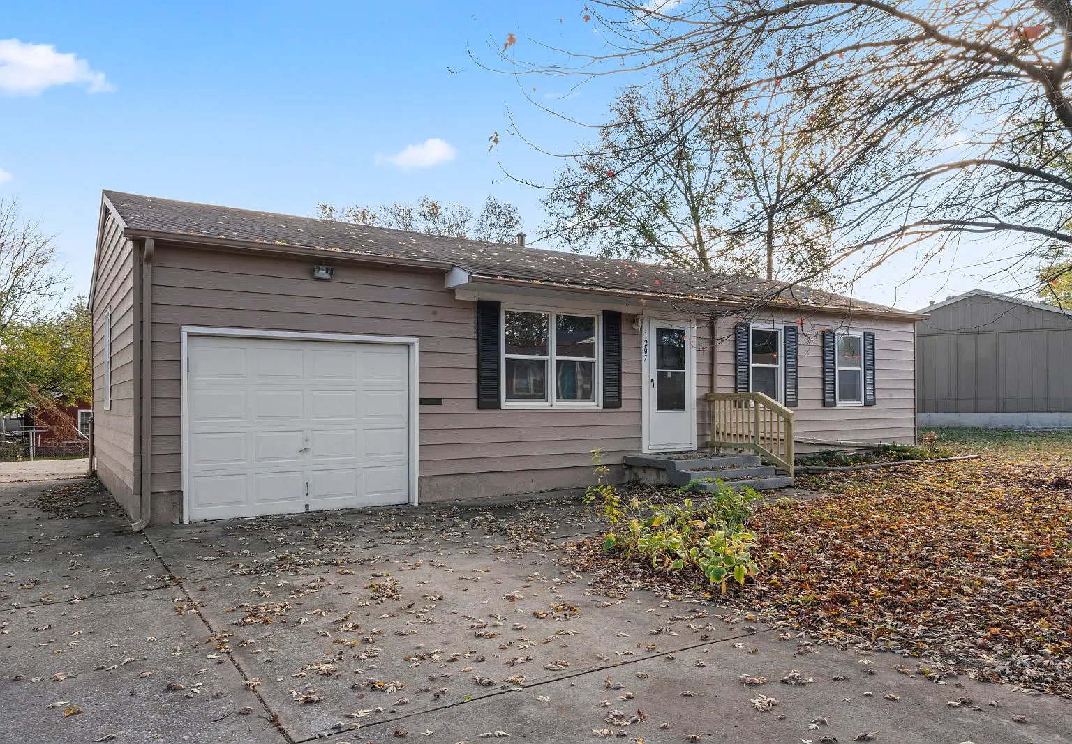 3 bed, 2.0 bath, 950 sqft, $1,500 — Photo 3