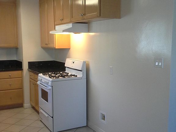 3rd image of 2732 Arlington Ave APT A