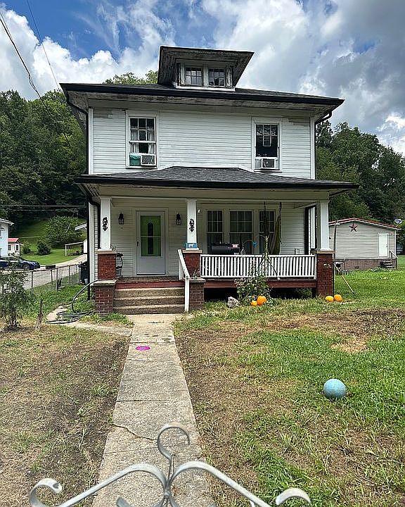 1st image of 547 Campbells Creek Dr