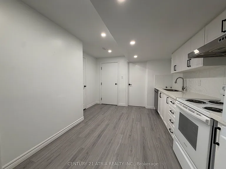 43 Creedon Cres #BASEMENT — Photo 3