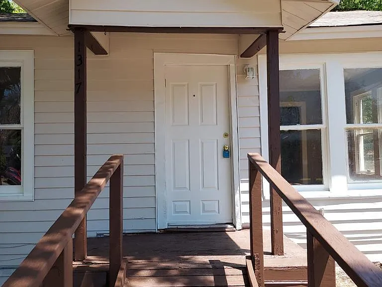 1317 Norman St — Photo 32