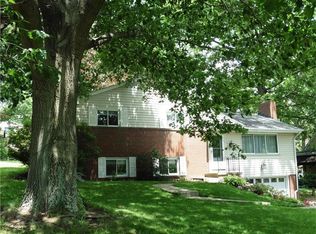 319 McKinney Dr, Coraopolis, PA 15108