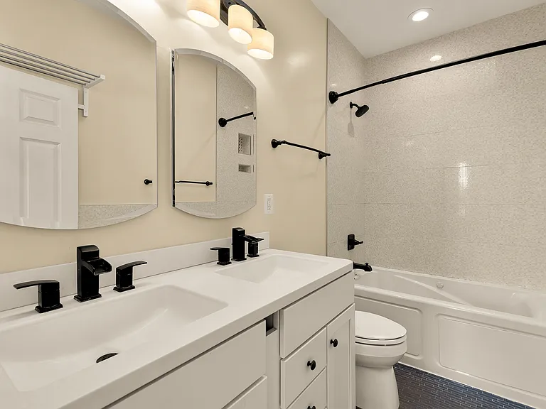 1609 Levis St NE — Photo 44