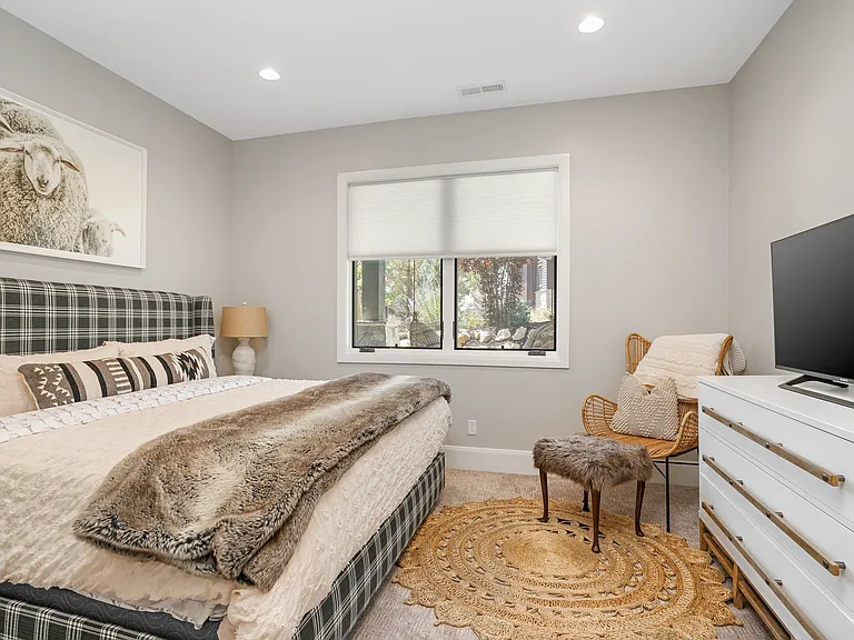 227 N Ibapah Peak Dr — Photo 35