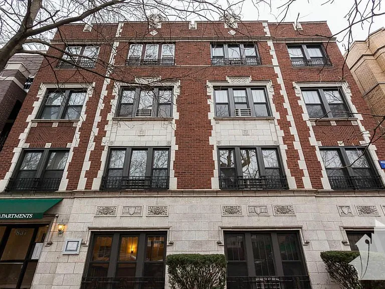 838 W Wolfram St — Photo 1