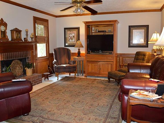 3rd image of 601 Deer Oaks Dr