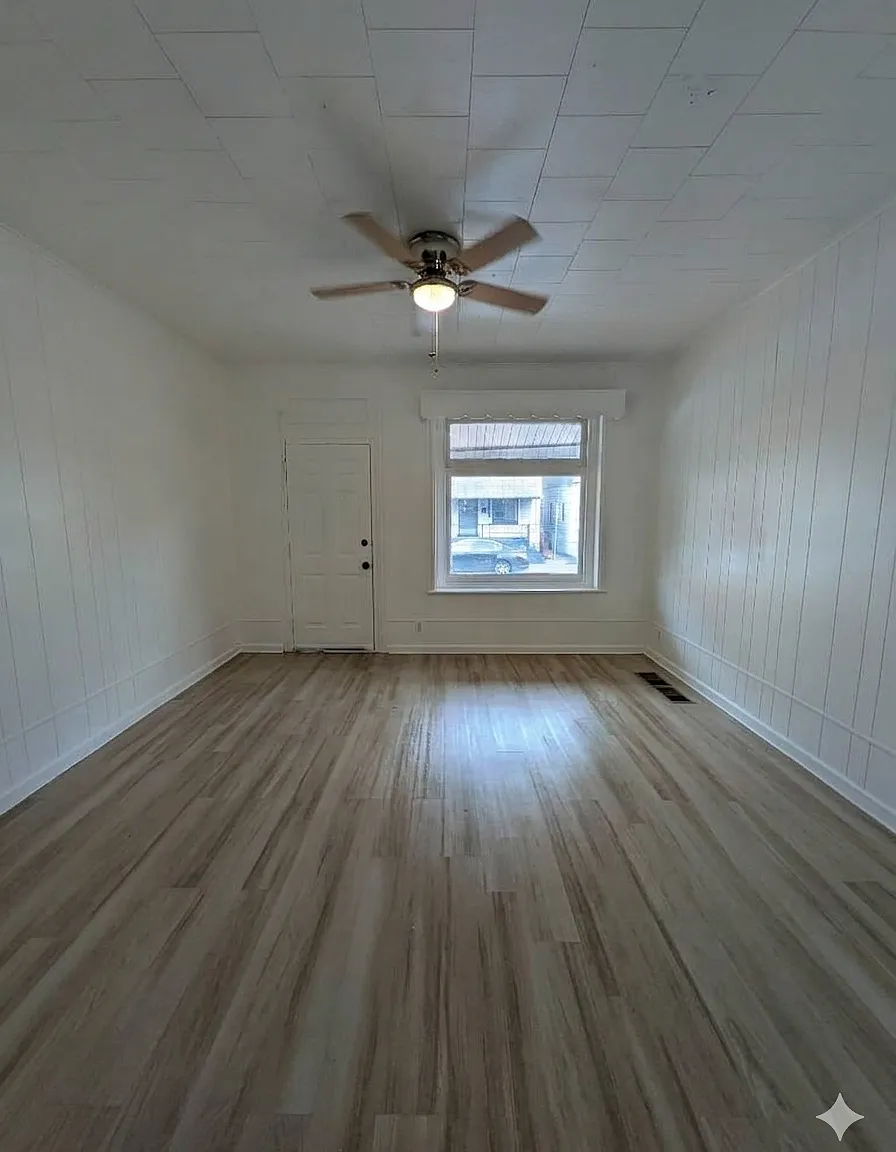 3 bed, 1.5 bath, 2250 sqft, $2,000 — Photo 2