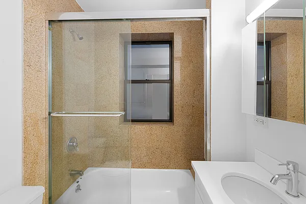 Rented by REAL New York | media 21