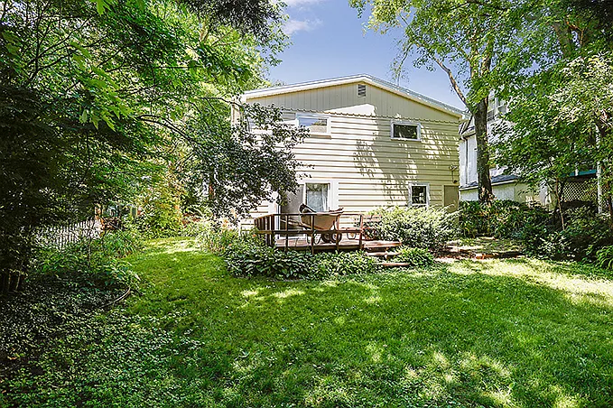 673 N Park Blvd — Photo 2