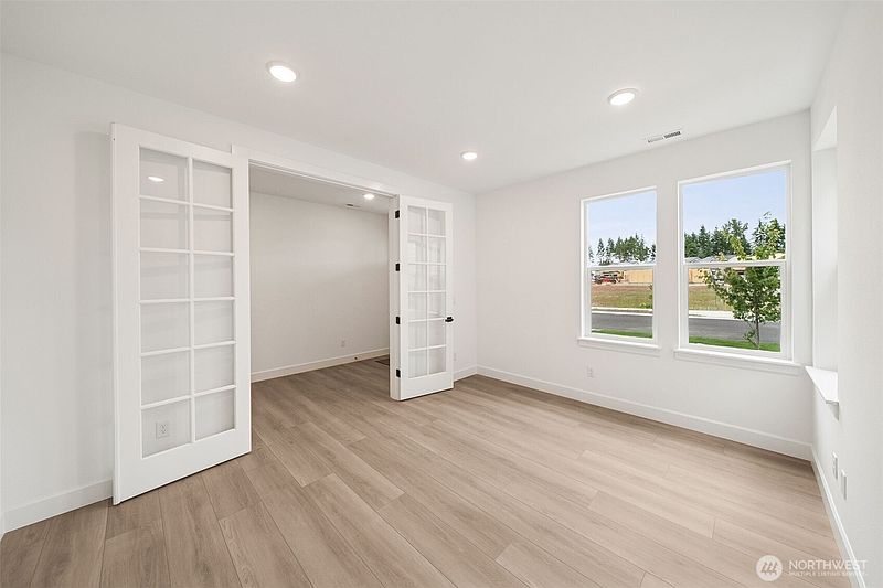 5th image of 14558 203rd Avenue E #839