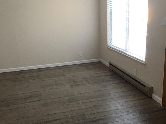 5th image of 40 Glen Eyrie Ave APT 20