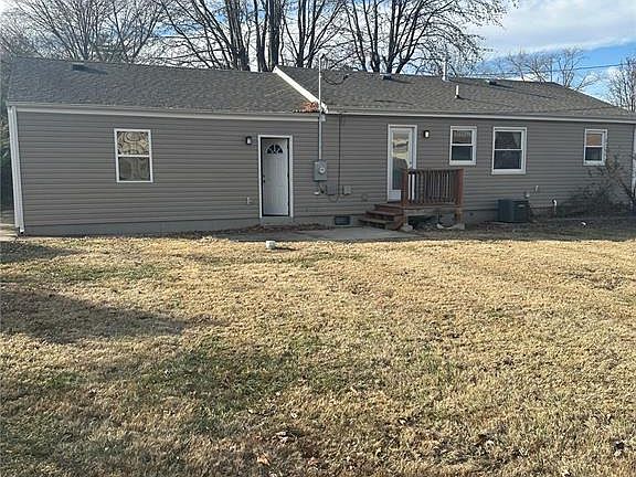 3rd image of 204 Hillsdale Dr