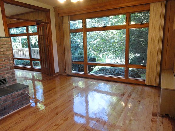 Den w/Wall of Window