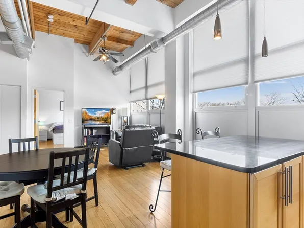 120 Holmes St Unit 218, Quincy, MA 02171