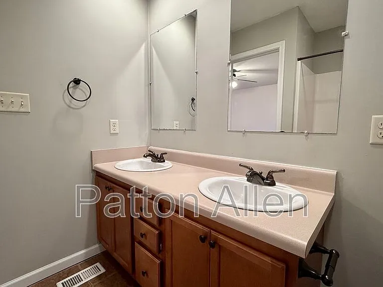 15 Lees Creek Rd #J — Photo 20