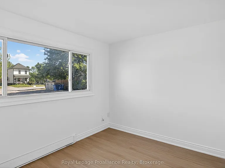 169 Hazlitt St #3 — Photo 9