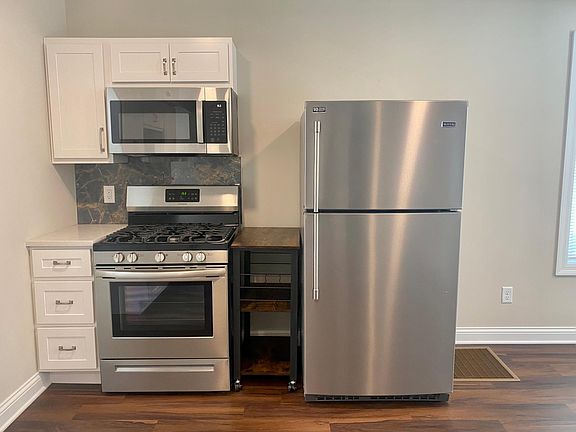 4th image of 2503 Bredell Ave #2B