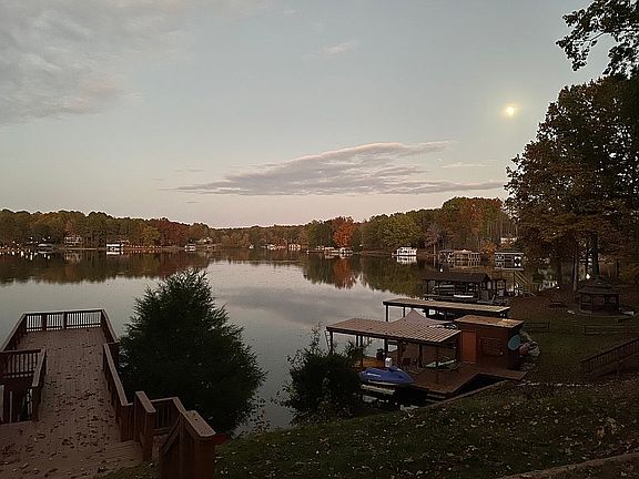 5th image of 27 Fox Tail Ct