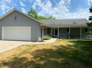 529 Oakland Ave, Mukwonago, WI 53149