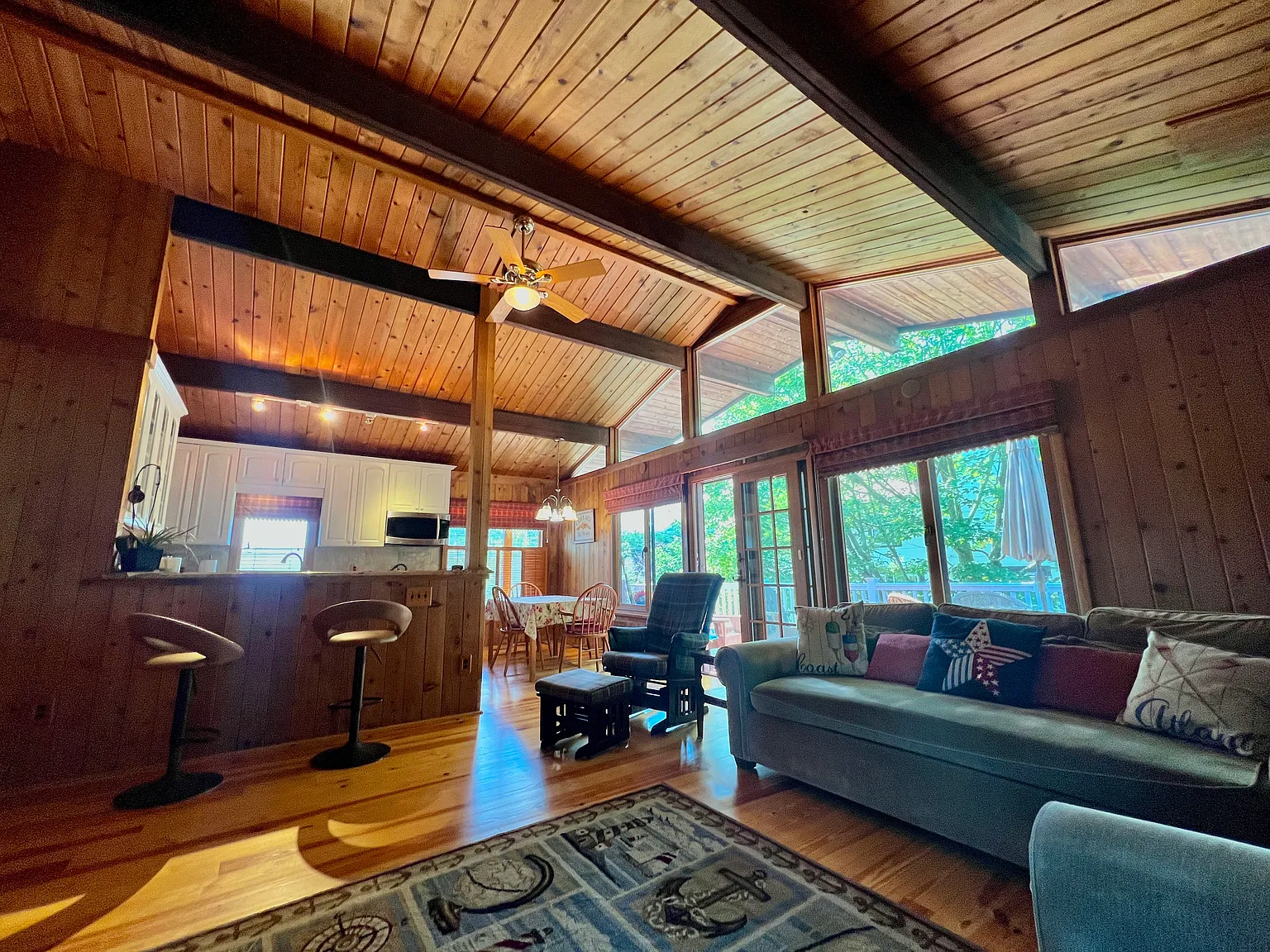 4 bed, 2000 sqft, $4,200 — Photo 3