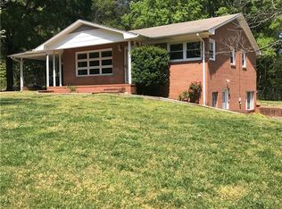 101 Crest St, Mayodan, NC 27027