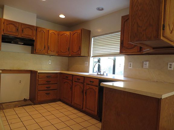 3rd image of 1877 Buckeye Ct