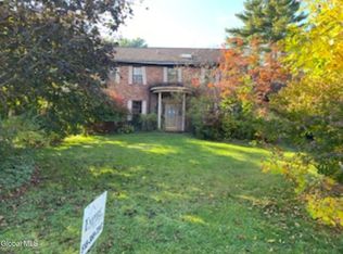 8 Quadrini Dr, Albany, NY 12208