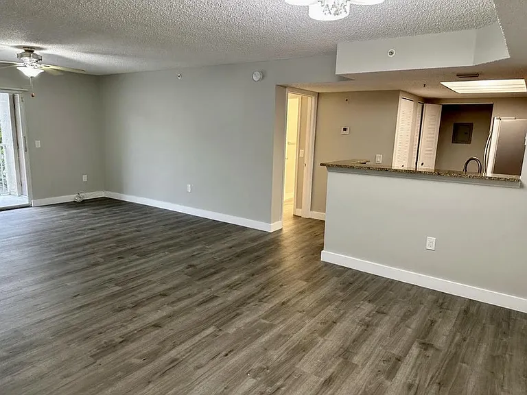 5021 N Wiles Rd #205 — Photo 5