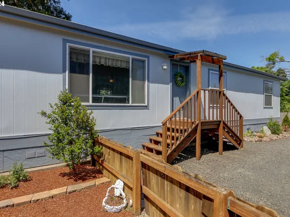 242 S 70th St, Springfield, OR 97478
