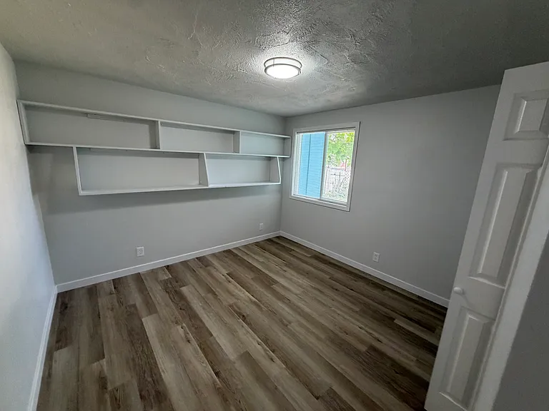 24883 Dunham Ave — Photo 12