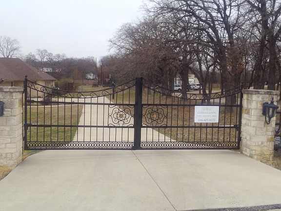 2nd image of 811 Pioneer Cir E