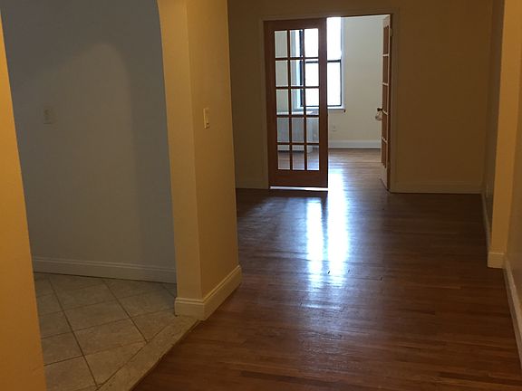 4th image of 221 Linden Blvd APT C22