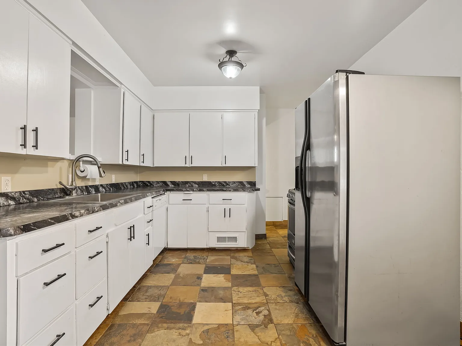 5 bed, 1712 sqft, $2,500 — Photo 2