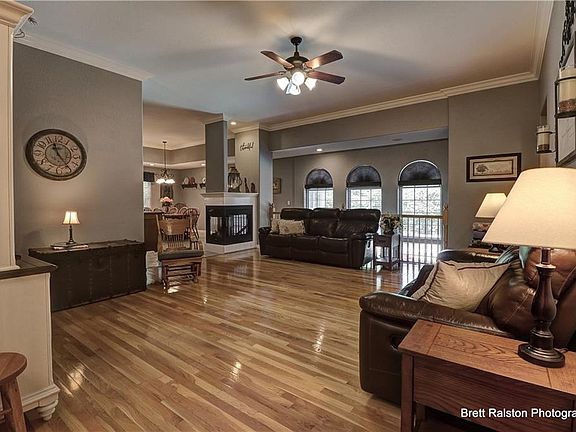 3rd image of 40 Ettington Dr