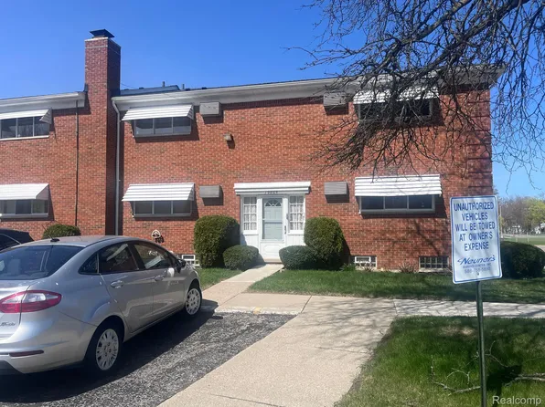 19804 Harper Ave #202, Harper Woods, MI 48225