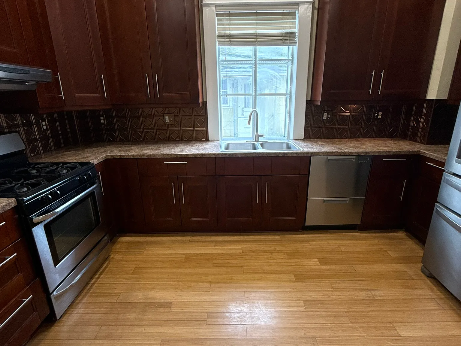 2 bed, 2100 sqft, $2,100 — Photo 2