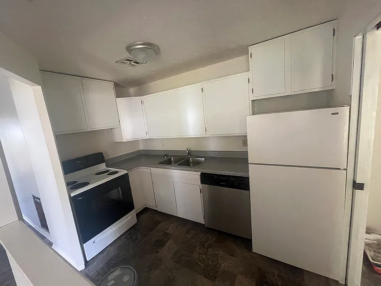 4208 Shore Dr #10 — Photo 7